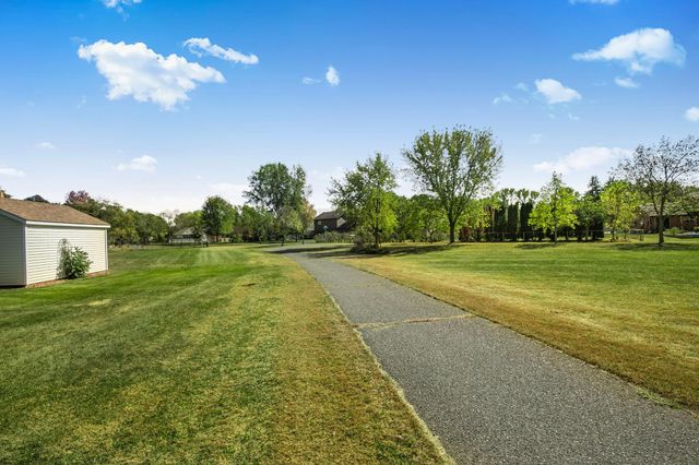 2563 Colony Circle, Saint Cloud, MN 56303