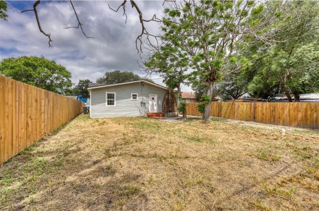 1138 Golla Dr, Corpus Christi, TX 78407