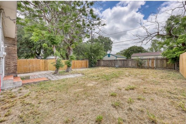 1138 Golla Dr, Corpus Christi, TX 78407