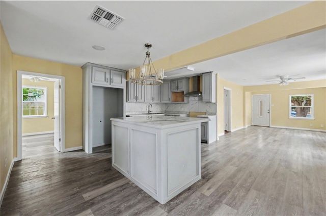 1138 Golla Dr, Corpus Christi, TX 78407