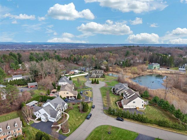 11 Sundance Lane, Colonie, NY 12211
