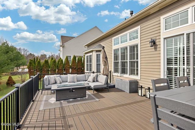 11 Sundance Lane, Colonie, NY 12211