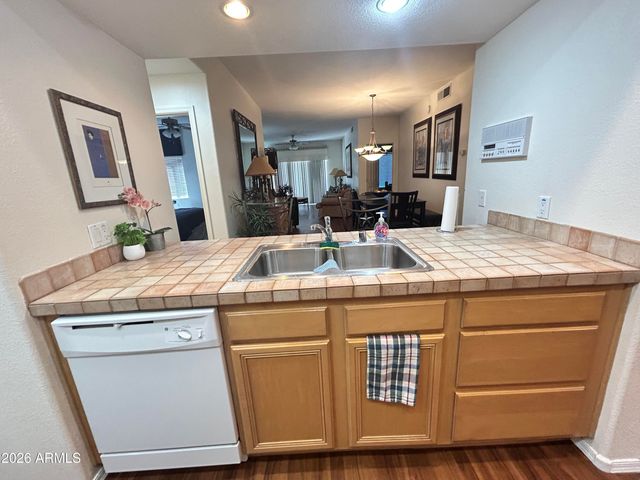 7401 W ARROWHEAD CLUBHOUSE Drive 1010, Glendale, AZ 85308