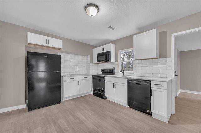 1420 S Appleton Avenue, Independence, MO 64052