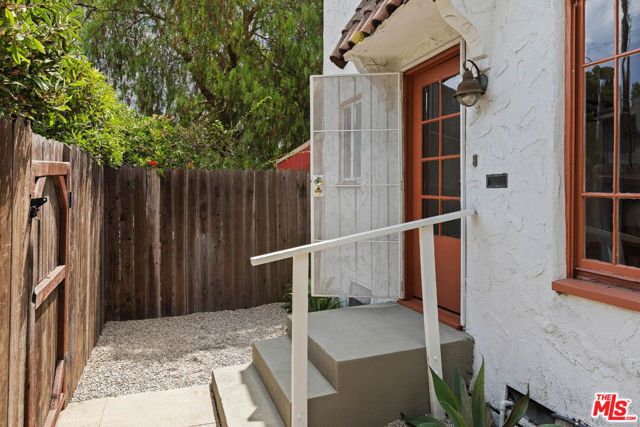 9202 National Boulevard, Los Angeles, CA 90034