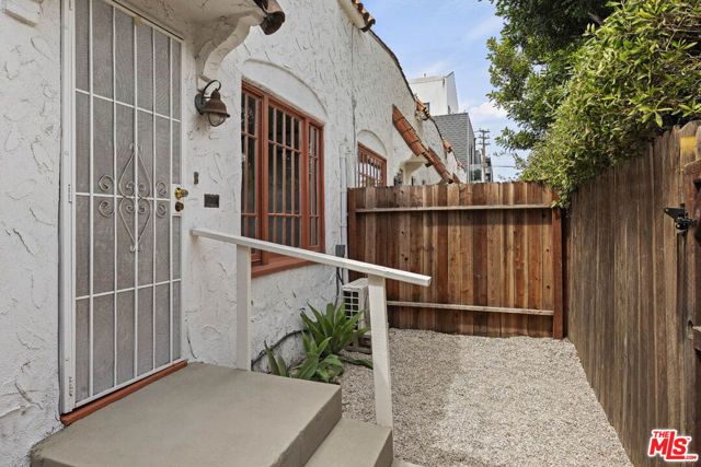 9202 National Boulevard, Los Angeles, CA 90034