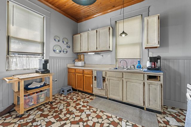 1995 COURT AVE, Memphis, TN 38104