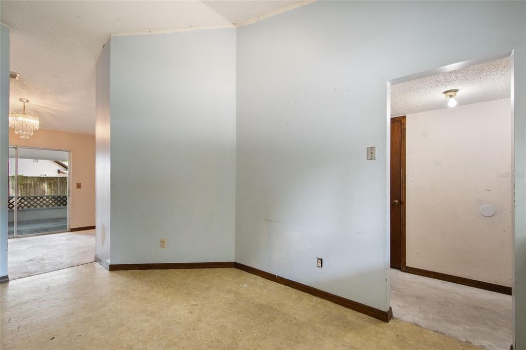 Image 11 of property listing at 10722 WHISPERWOOD LANE, Orlando, FL 32837