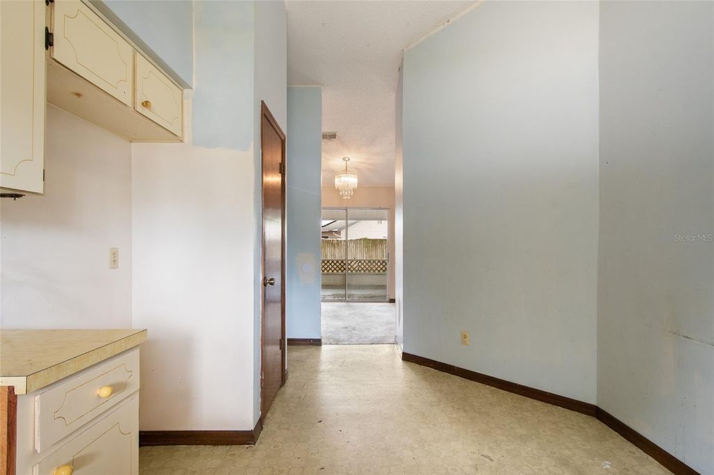 Image 12 of property listing at 10722 WHISPERWOOD LANE, Orlando, FL 32837