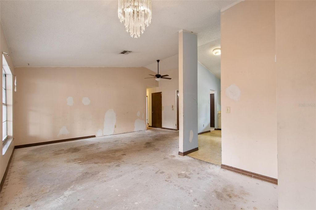 Image 14 of property listing at 10722 WHISPERWOOD LANE, Orlando, FL 32837