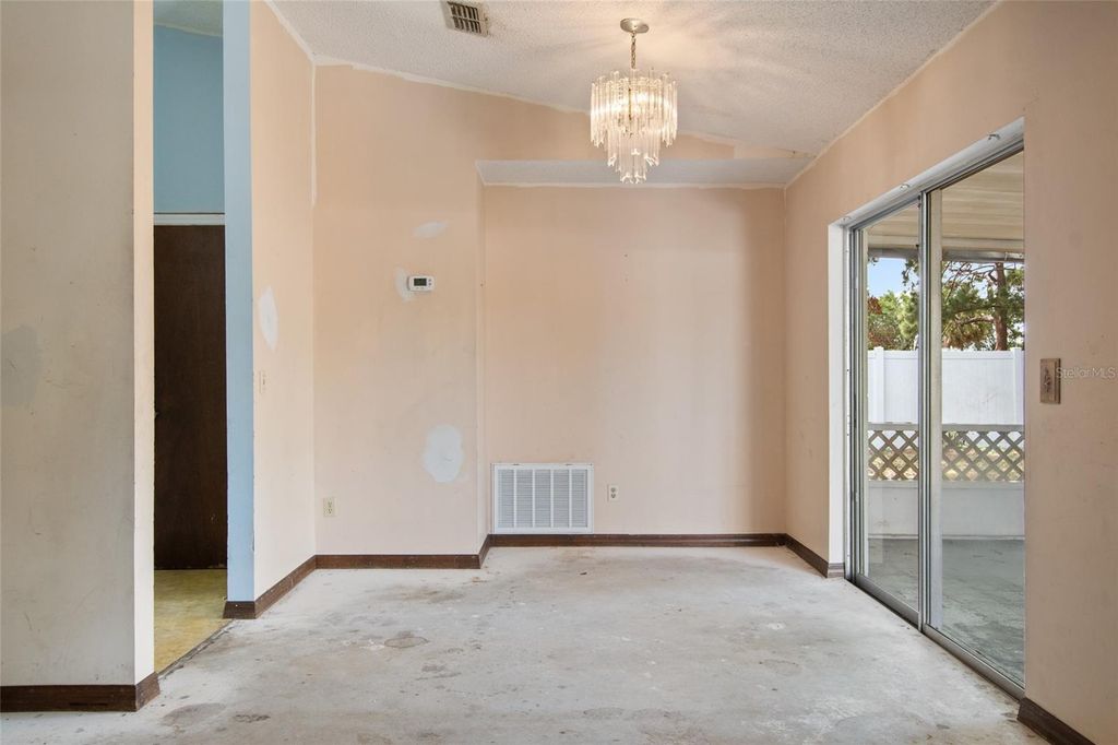 Image 16 of property listing at 10722 WHISPERWOOD LANE, Orlando, FL 32837