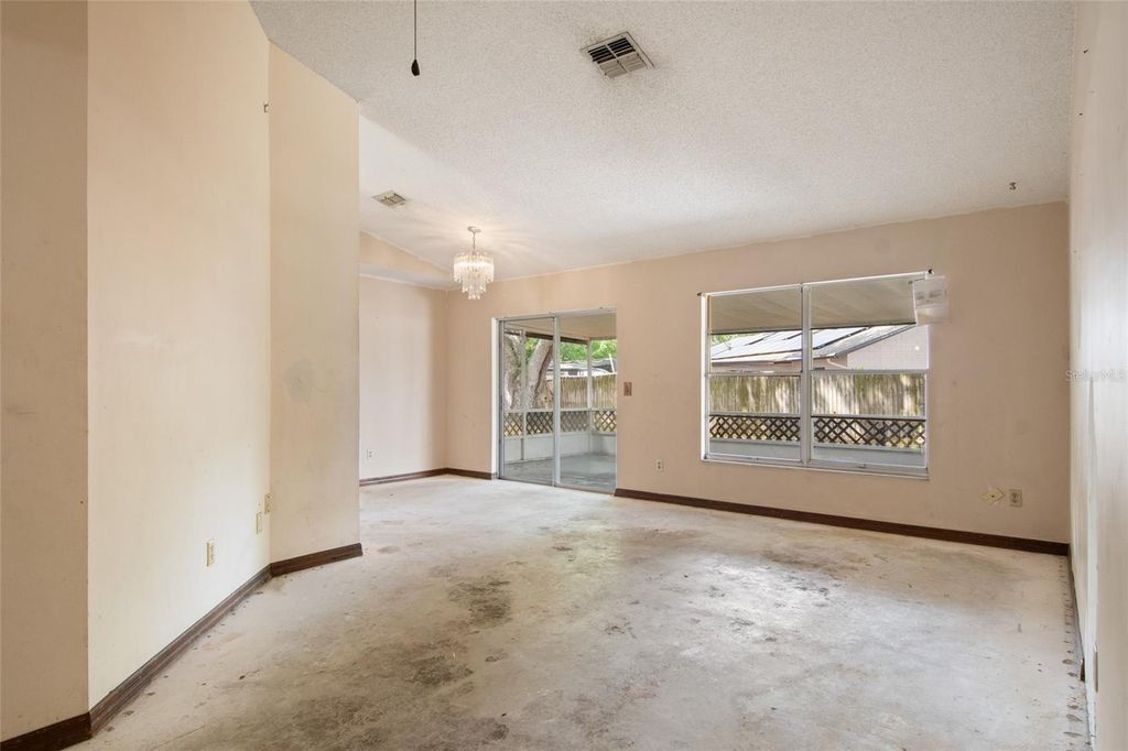 Image 19 of property listing at 10722 WHISPERWOOD LANE, Orlando, FL 32837