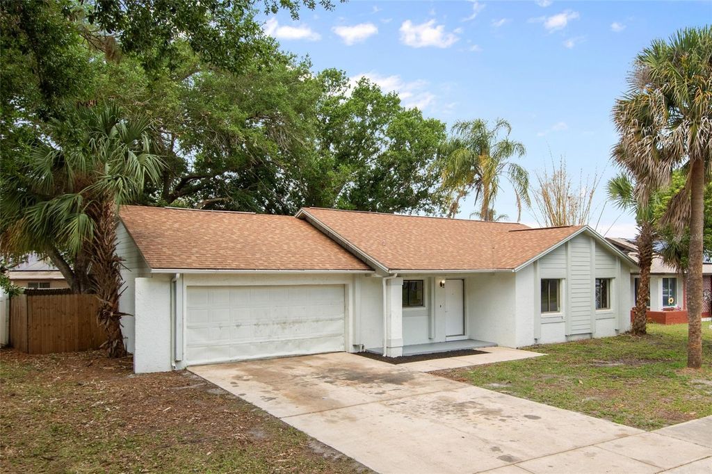 Image 3 of property listing at 10722 WHISPERWOOD LANE, Orlando, FL 32837