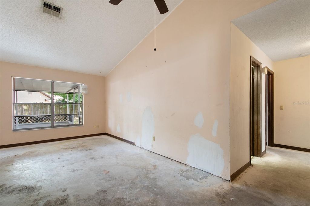 Image 21 of property listing at 10722 WHISPERWOOD LANE, Orlando, FL 32837