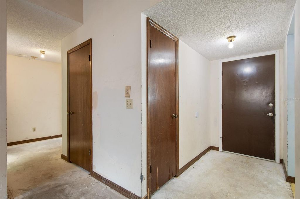 Image 22 of property listing at 10722 WHISPERWOOD LANE, Orlando, FL 32837