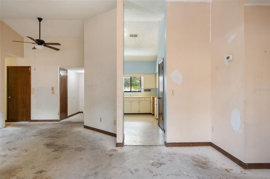 Image 23 of property listing at 10722 WHISPERWOOD LANE, Orlando, FL 32837
