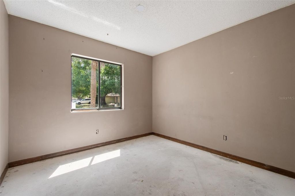 Image 25 of property listing at 10722 WHISPERWOOD LANE, Orlando, FL 32837