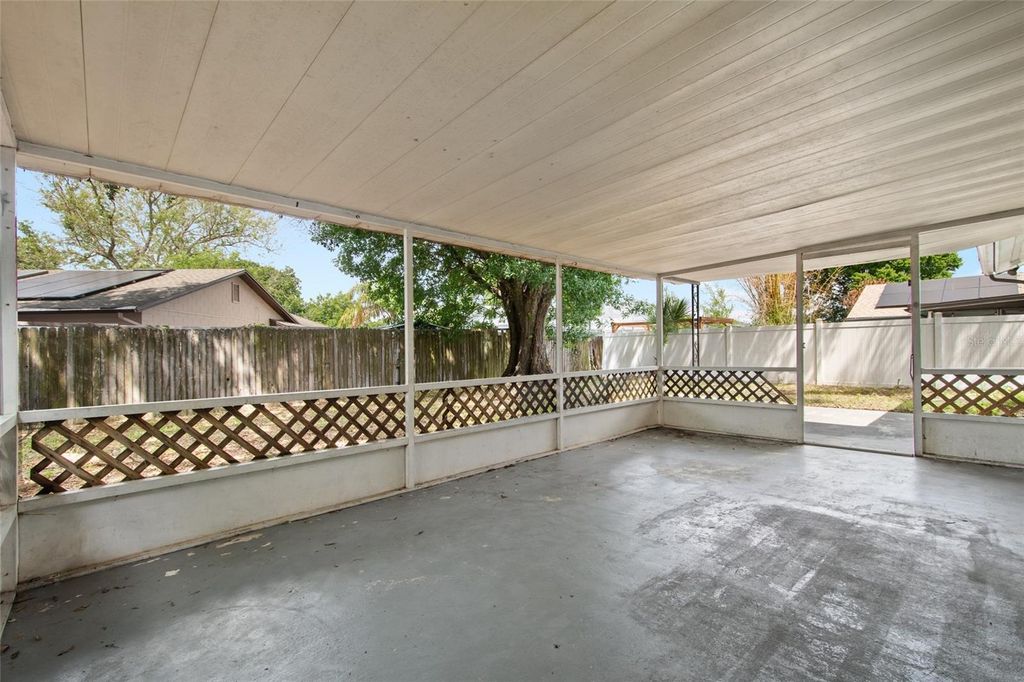 Image 32 of property listing at 10722 WHISPERWOOD LANE, Orlando, FL 32837