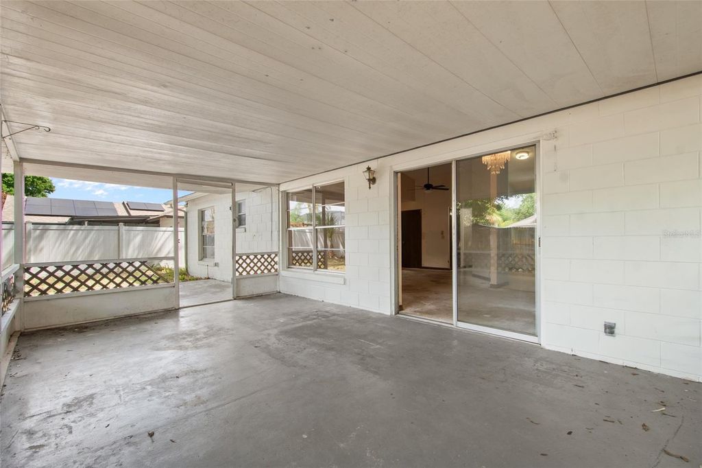 Image 33 of property listing at 10722 WHISPERWOOD LANE, Orlando, FL 32837