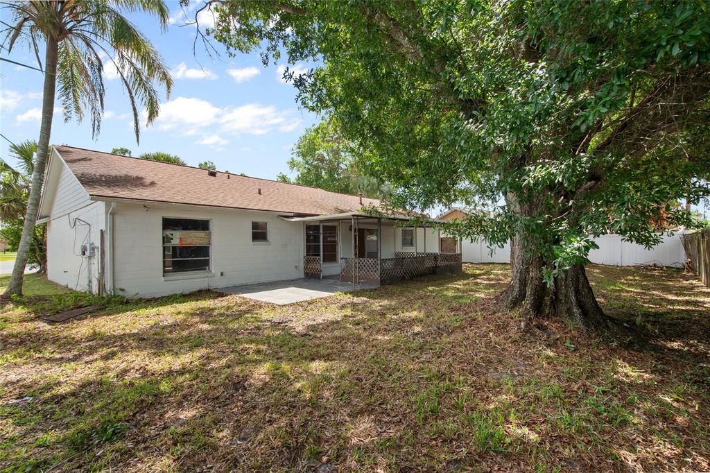 Image 36 of property listing at 10722 WHISPERWOOD LANE, Orlando, FL 32837