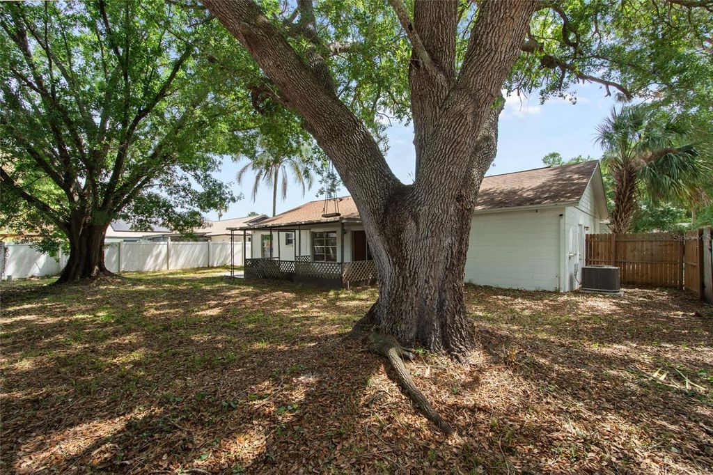 Image 37 of property listing at 10722 WHISPERWOOD LANE, Orlando, FL 32837