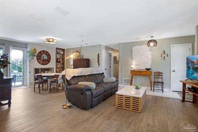 4115 Kingsberry Dr, Pensacola, FL 32504