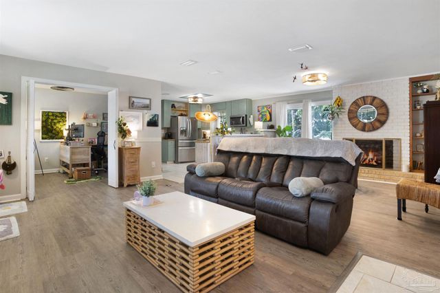 4115 Kingsberry Dr, Pensacola, FL 32504
