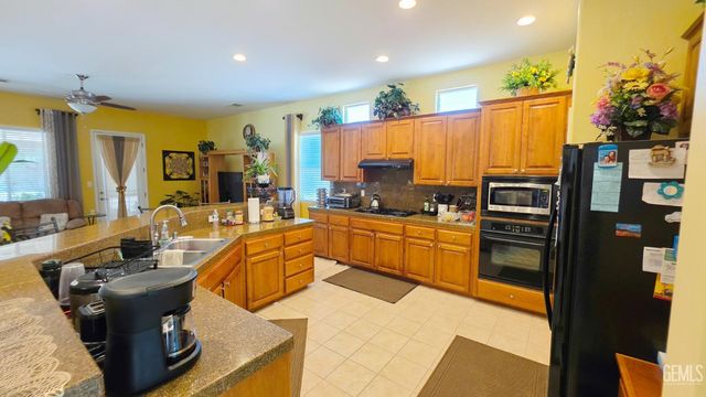 6813 Cobalt Drive, Bakersfield, CA 93313