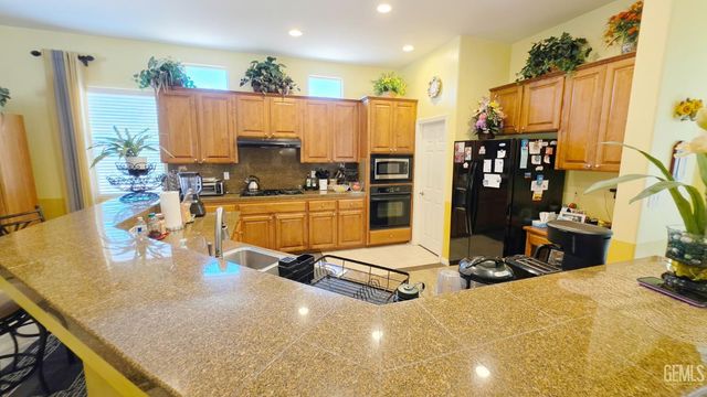 6813 Cobalt Drive, Bakersfield, CA 93313