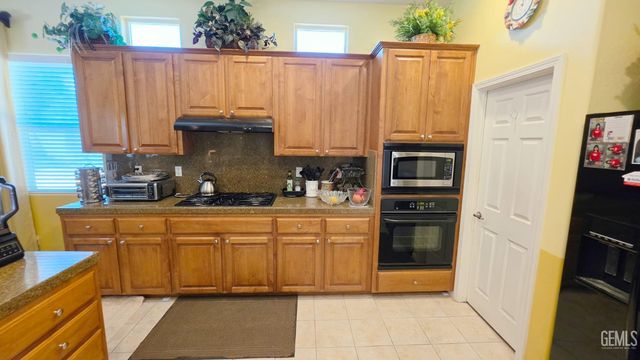 6813 Cobalt Drive, Bakersfield, CA 93313
