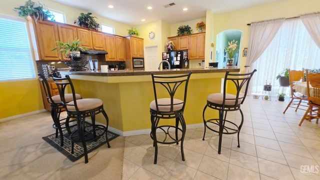 6813 Cobalt Drive, Bakersfield, CA 93313