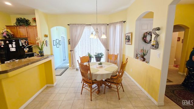 6813 Cobalt Drive, Bakersfield, CA 93313