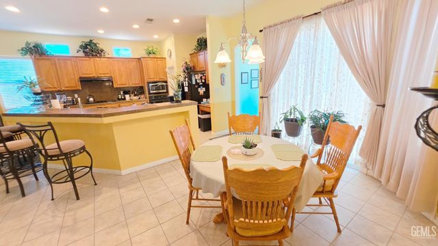 6813 Cobalt Drive, Bakersfield, CA 93313