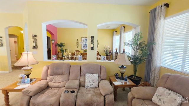 6813 Cobalt Drive, Bakersfield, CA 93313