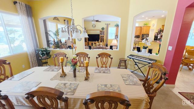 6813 Cobalt Drive, Bakersfield, CA 93313