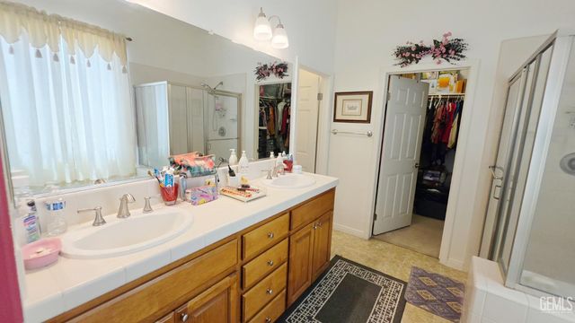 6813 Cobalt Drive, Bakersfield, CA 93313