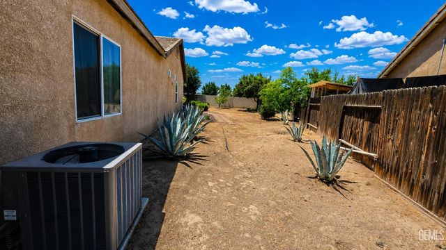 6813 Cobalt Drive, Bakersfield, CA 93313