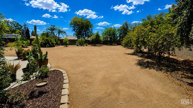 6813 Cobalt Drive, Bakersfield, CA 93313