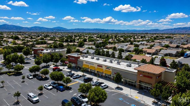 6813 Cobalt Drive, Bakersfield, CA 93313