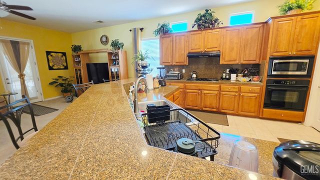 6813 Cobalt Drive, Bakersfield, CA 93313