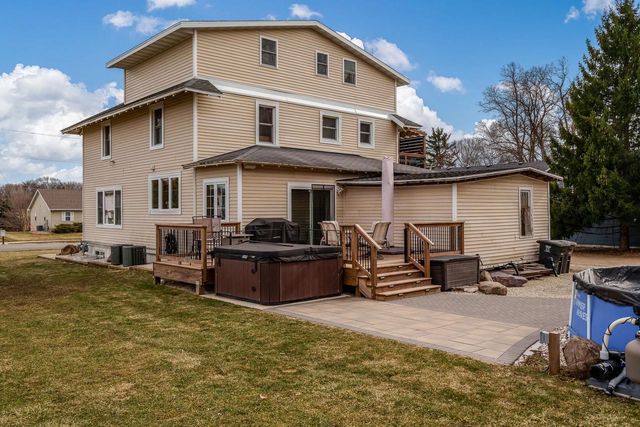 881 Parkview Drive, Milton, WI 53563