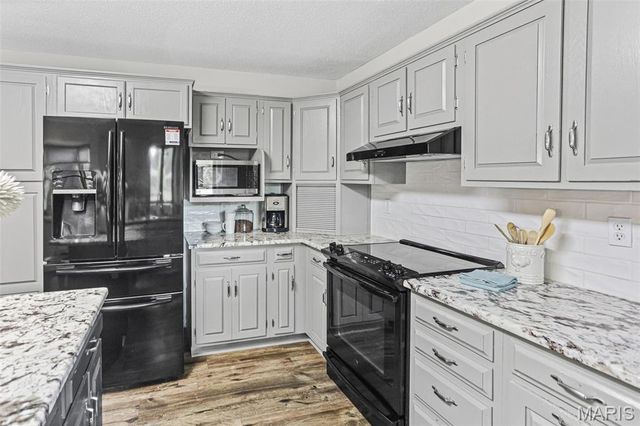 1900 Stanford Place, Edwardsville, IL 62025