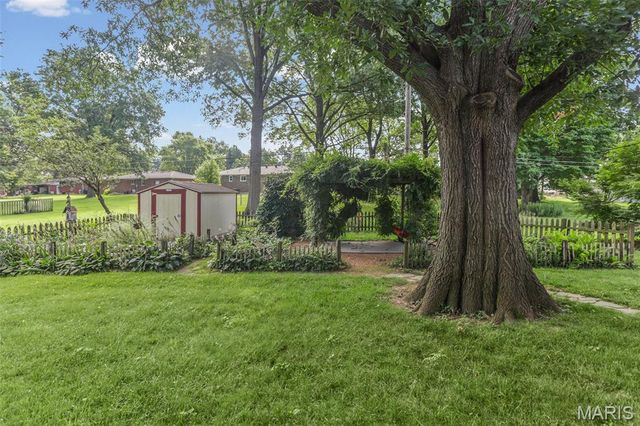 1900 Stanford Place, Edwardsville, IL 62025