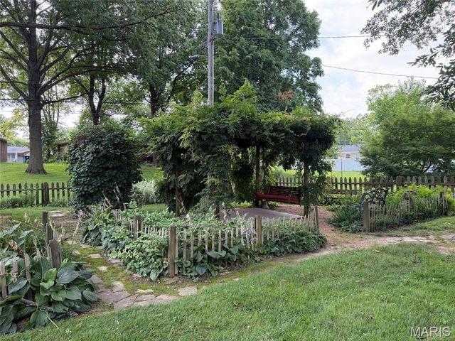 1900 Stanford Place, Edwardsville, IL 62025