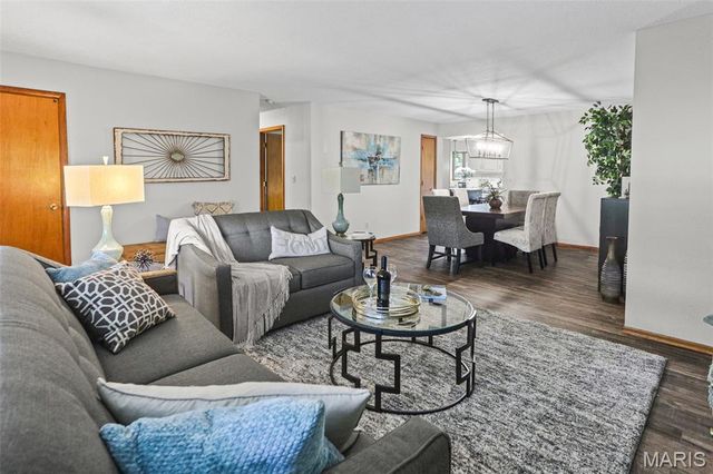 1900 Stanford Place, Edwardsville, IL 62025