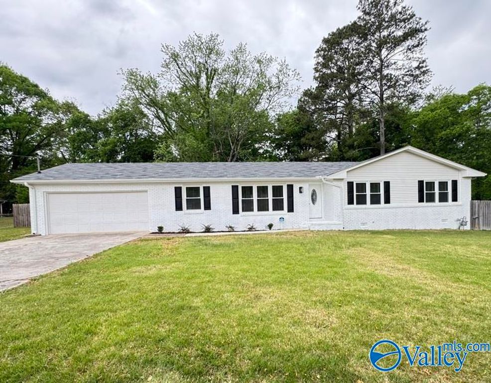 3111 Lewisburg Drive, Huntsville, AL 35810