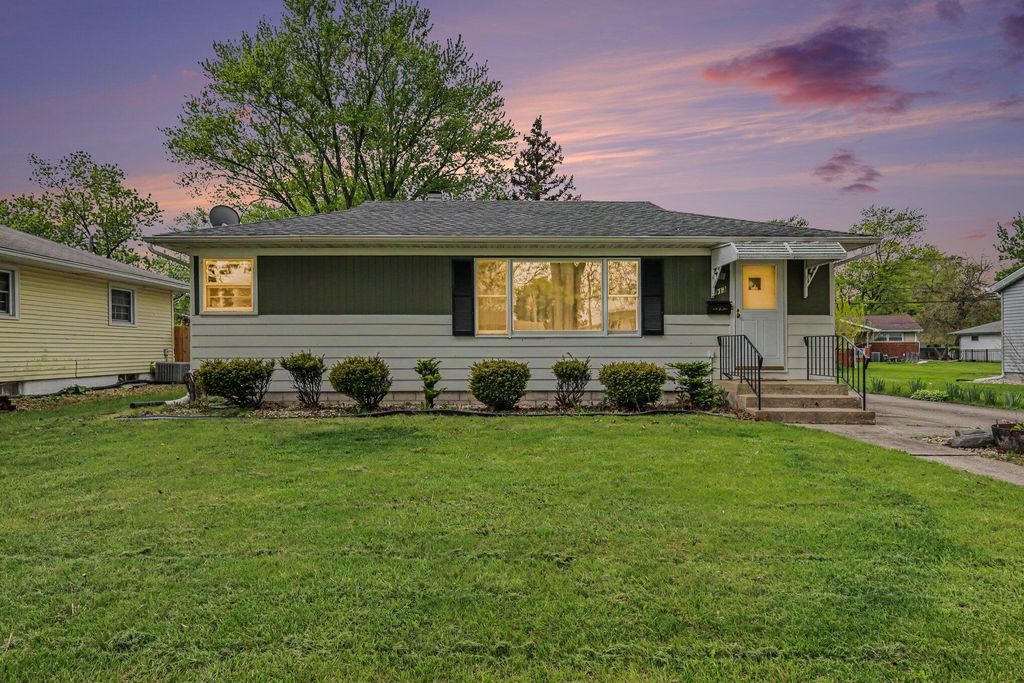 913 S Main Street, Crown Point, IN 46307