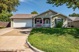 225 Hackberry Avenue, Manhattan, KS 66502