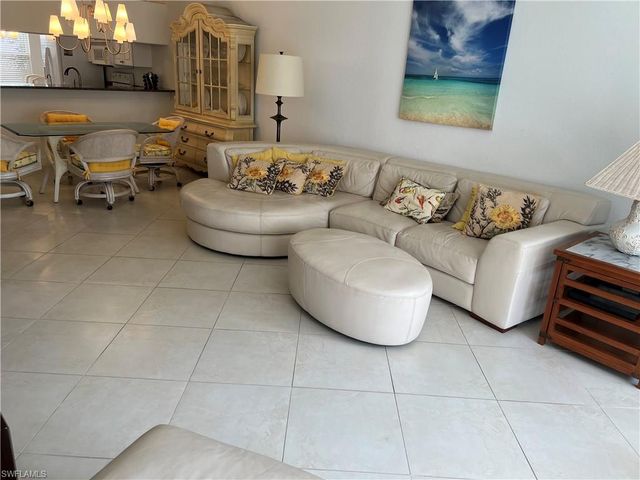 1240 Sarah Jean CIR M102, Naples, FL 34110