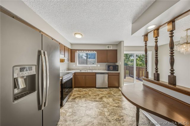 1324 Sportsman Drive, Jeffersonville, IN 47130